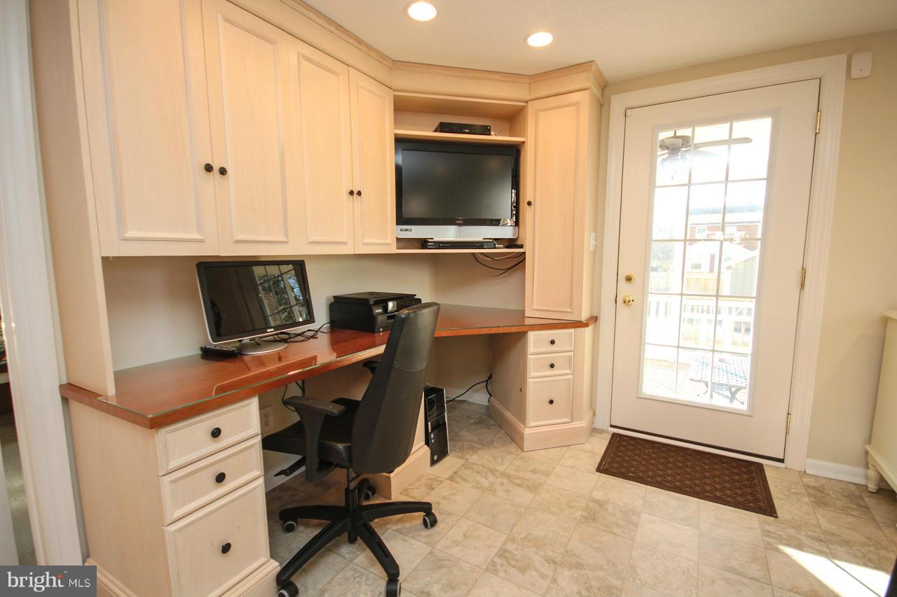 10006 Raynor Road Silver Spring, MD 20901 - Photo 15 of 30 Kitchen- built-in office space