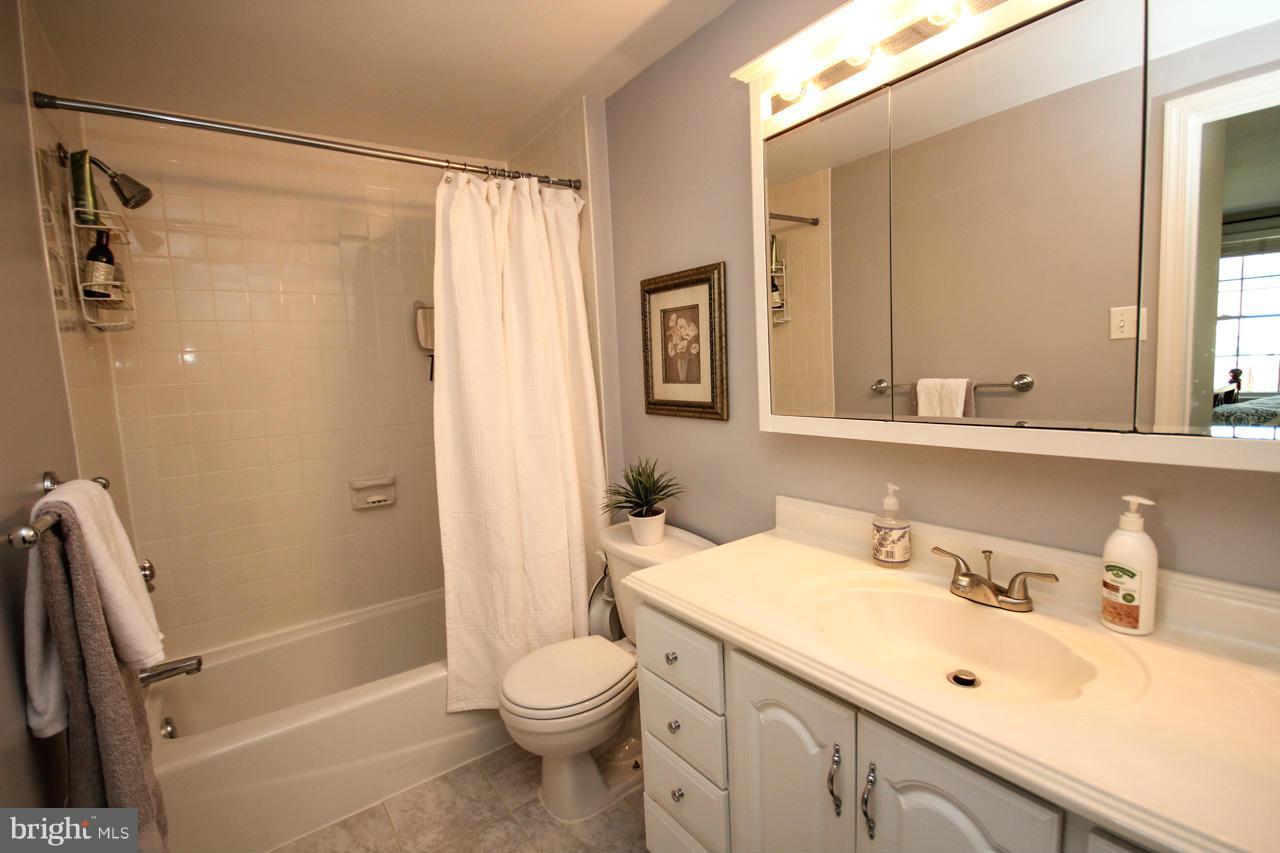 10006 Raynor Road Silver Spring, MD 20901 - Photo 18 of 30 Main level Bath