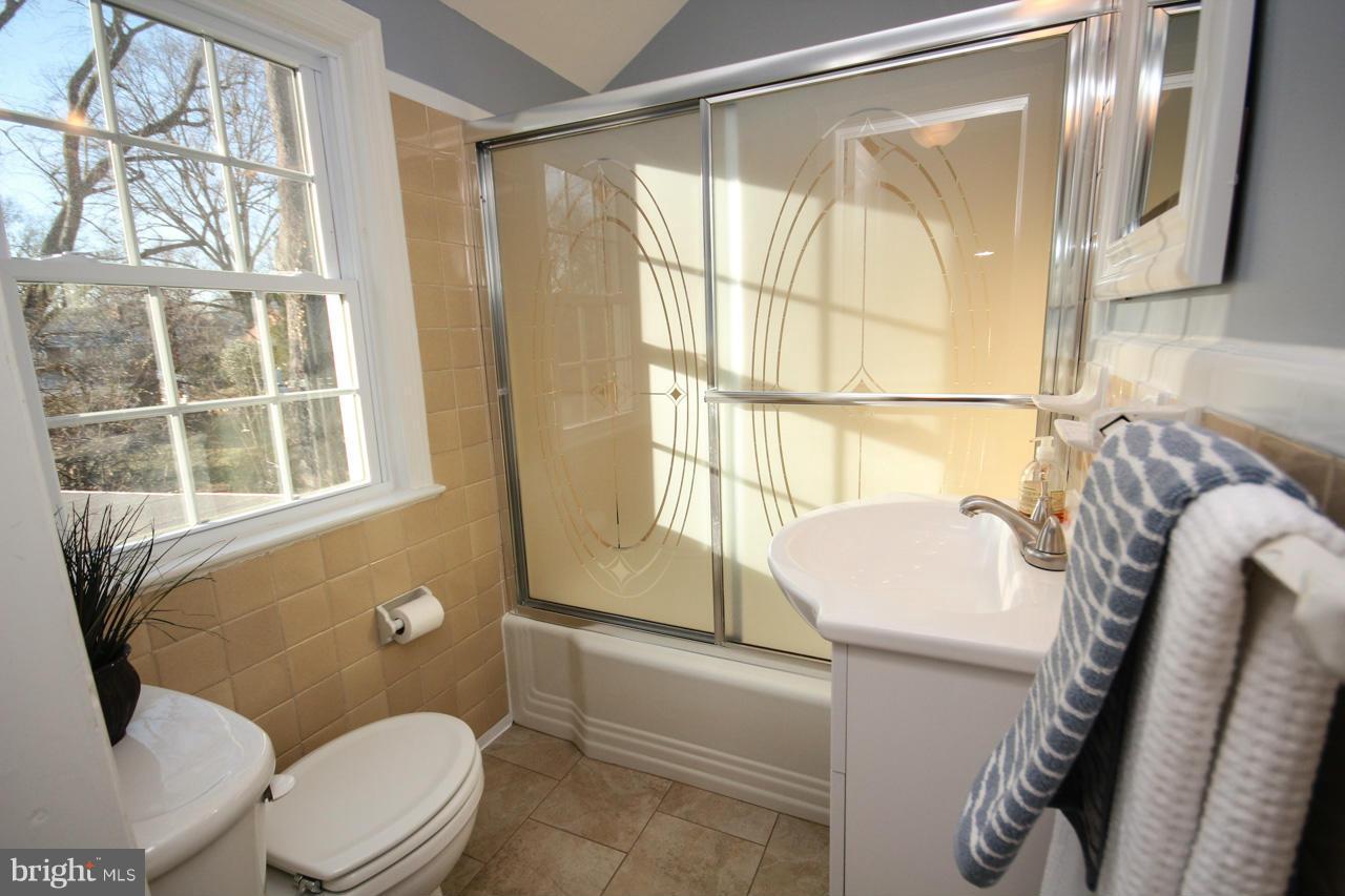 10006 Raynor Road Silver Spring, MD 20901 - Photo 27 of 30 Upper level Bath
