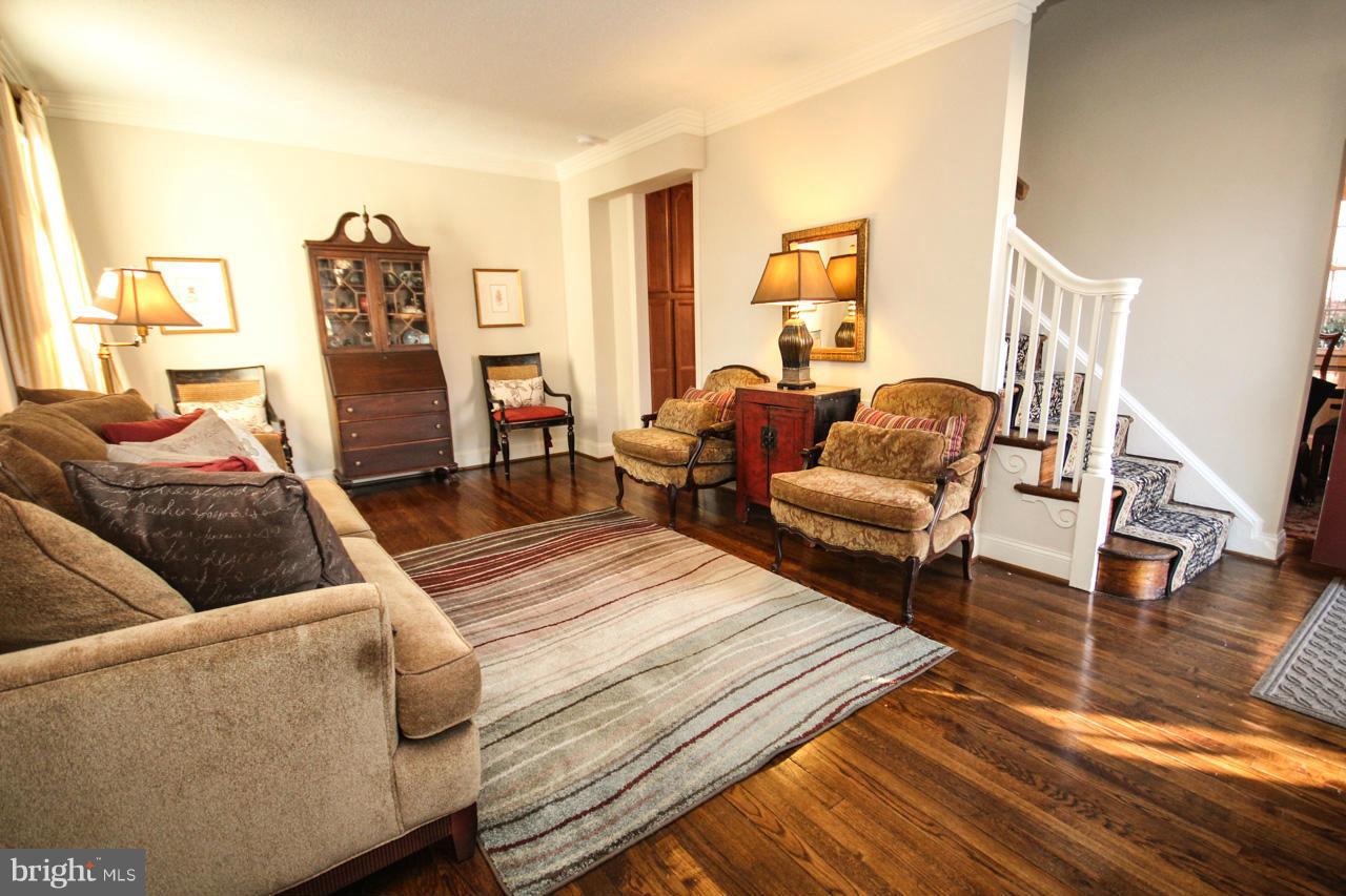 10006 Raynor Road Silver Spring, MD 20901 - Photo 4 of 30 Living Room