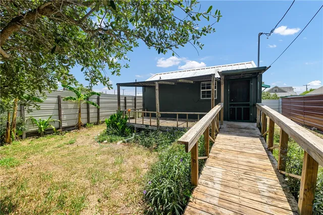 a view of an empty room with a ceiling fan