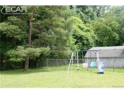 2458 North Long Lake Road Fenton, MI 48430 - Photo 8 of 30 21139932-7.JPG