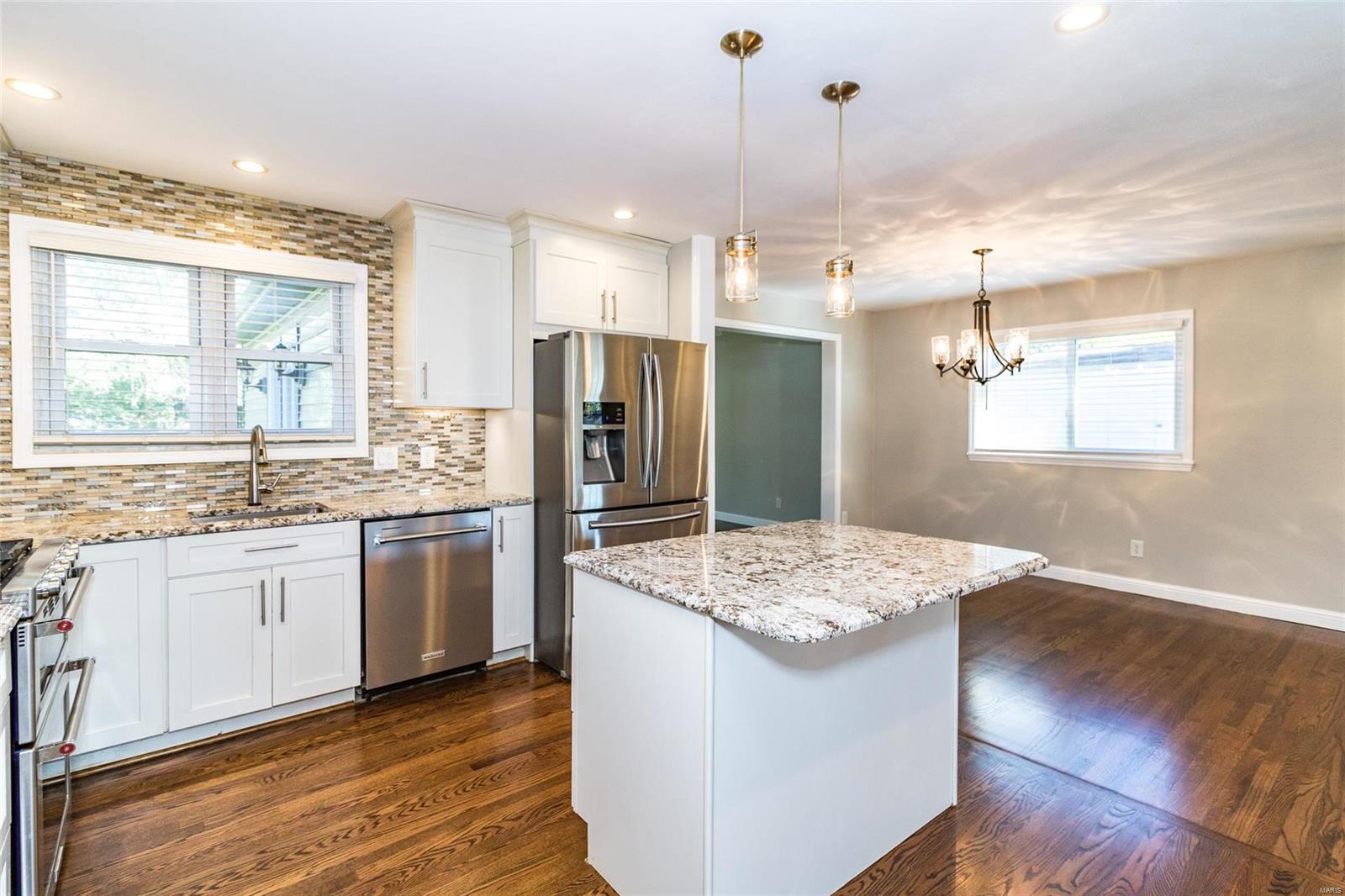 123 Oakside Lane Kirkwood, MO 63122 - Photo 2 of 27