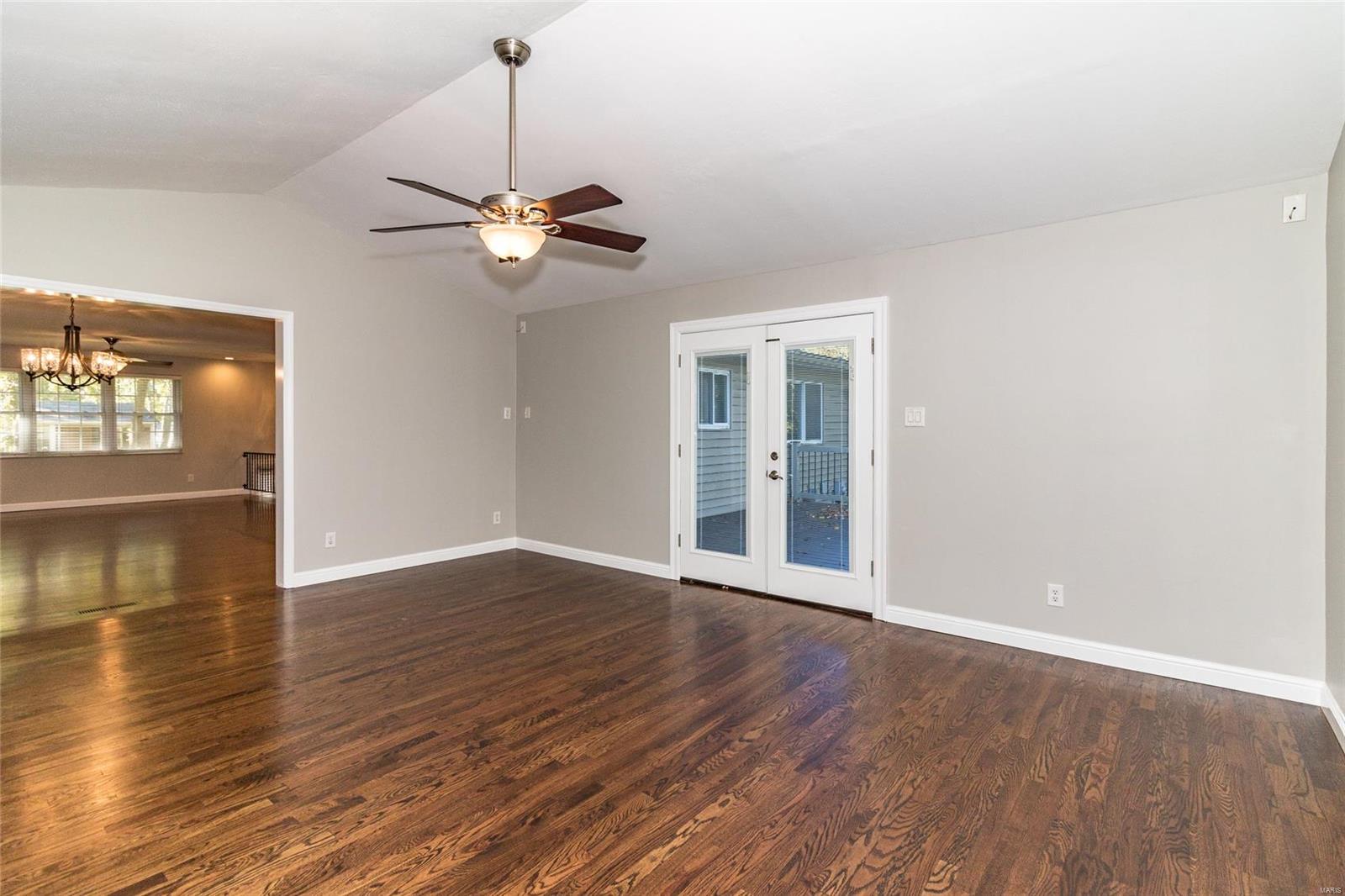 123 Oakside Lane Kirkwood, MO 63122 - Photo 3 of 27