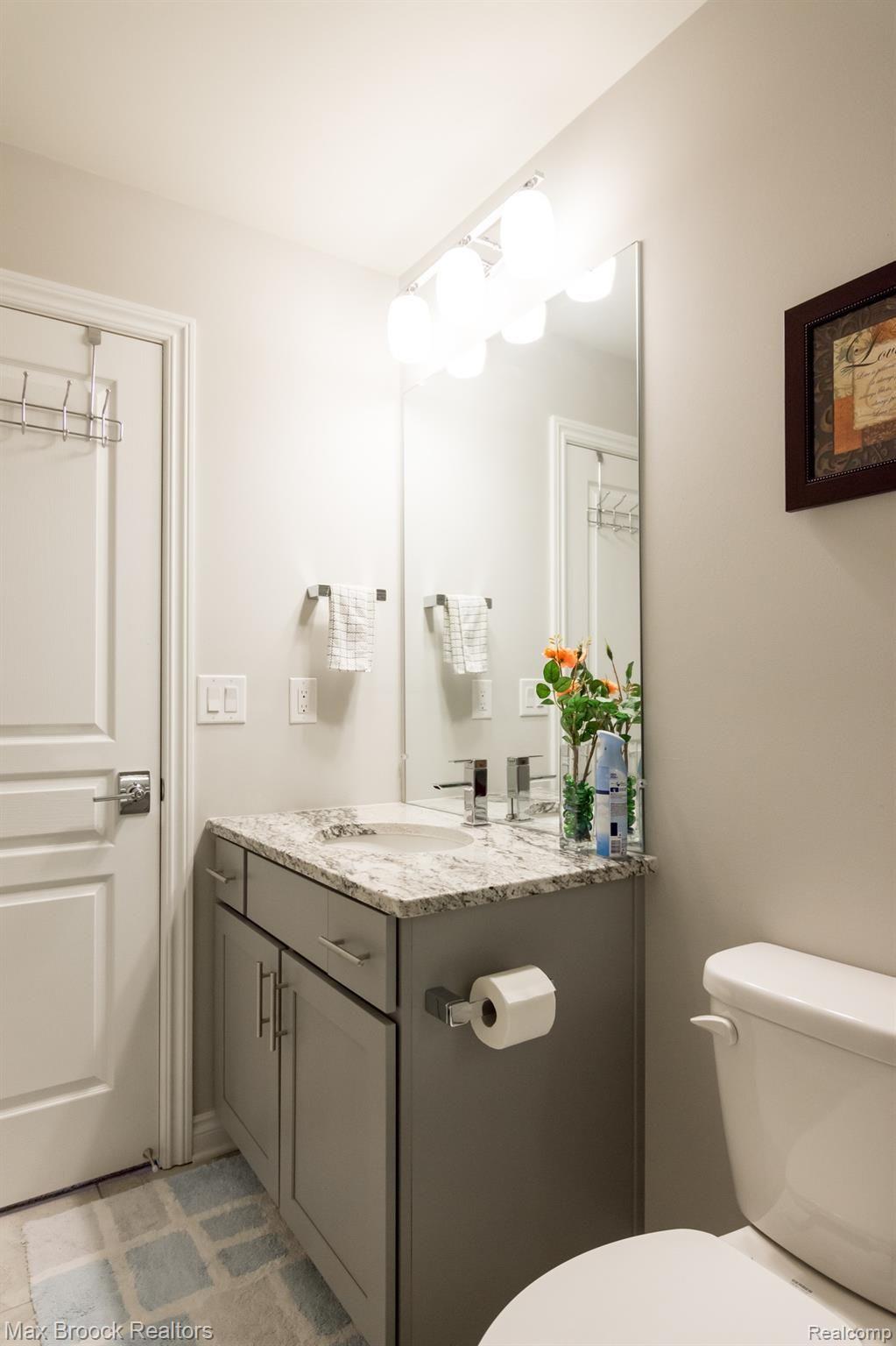 2758 Helmsdale Circle Rochester, MI 48307 - Photo 32 of 57 39.jpg