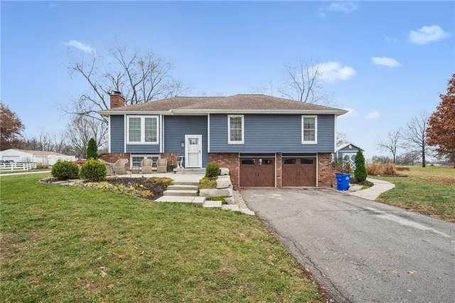 $400,000 | 21121 South Cleveland Avenue, Belton, MO 64012