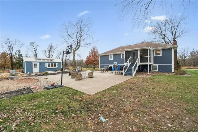 $400,000 | 21121 South Cleveland Avenue, Belton, MO 64012