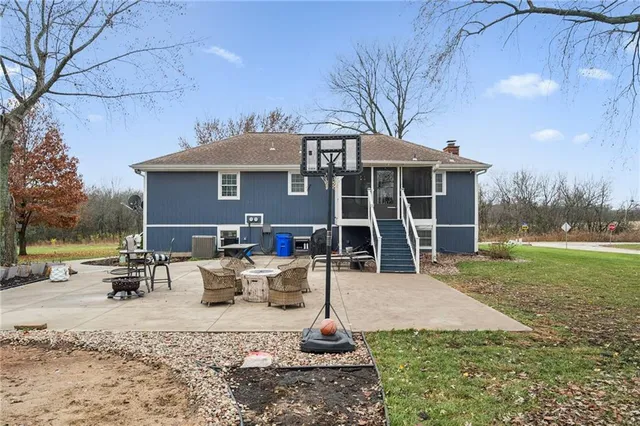 $400,000 | 21121 South Cleveland Avenue, Belton, MO 64012