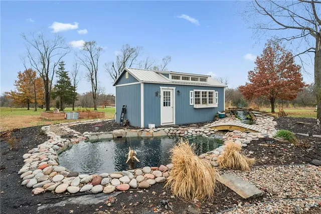 $400,000 | 21121 South Cleveland Avenue, Belton, MO 64012