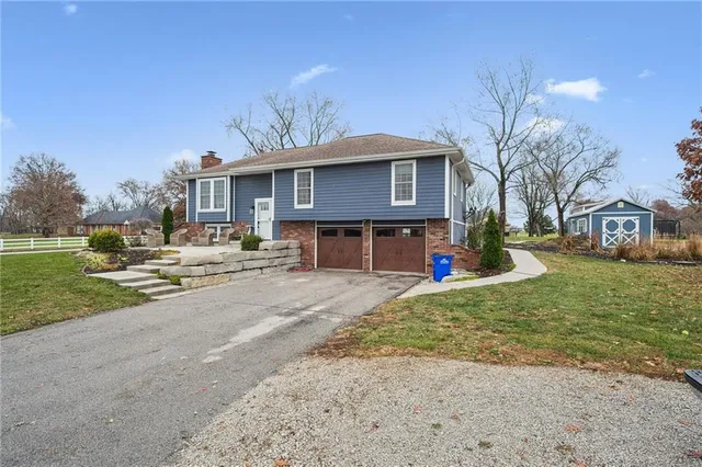 $400,000 | 21121 South Cleveland Avenue, Belton, MO 64012