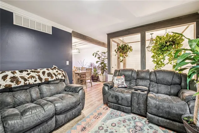 $400,000 | 21121 South Cleveland Avenue, Belton, MO 64012