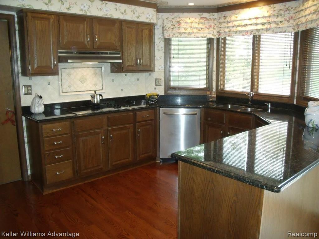 36463 Valley Ridge Drive Farmington Hills, MI 48331 - Photo 10 of 33