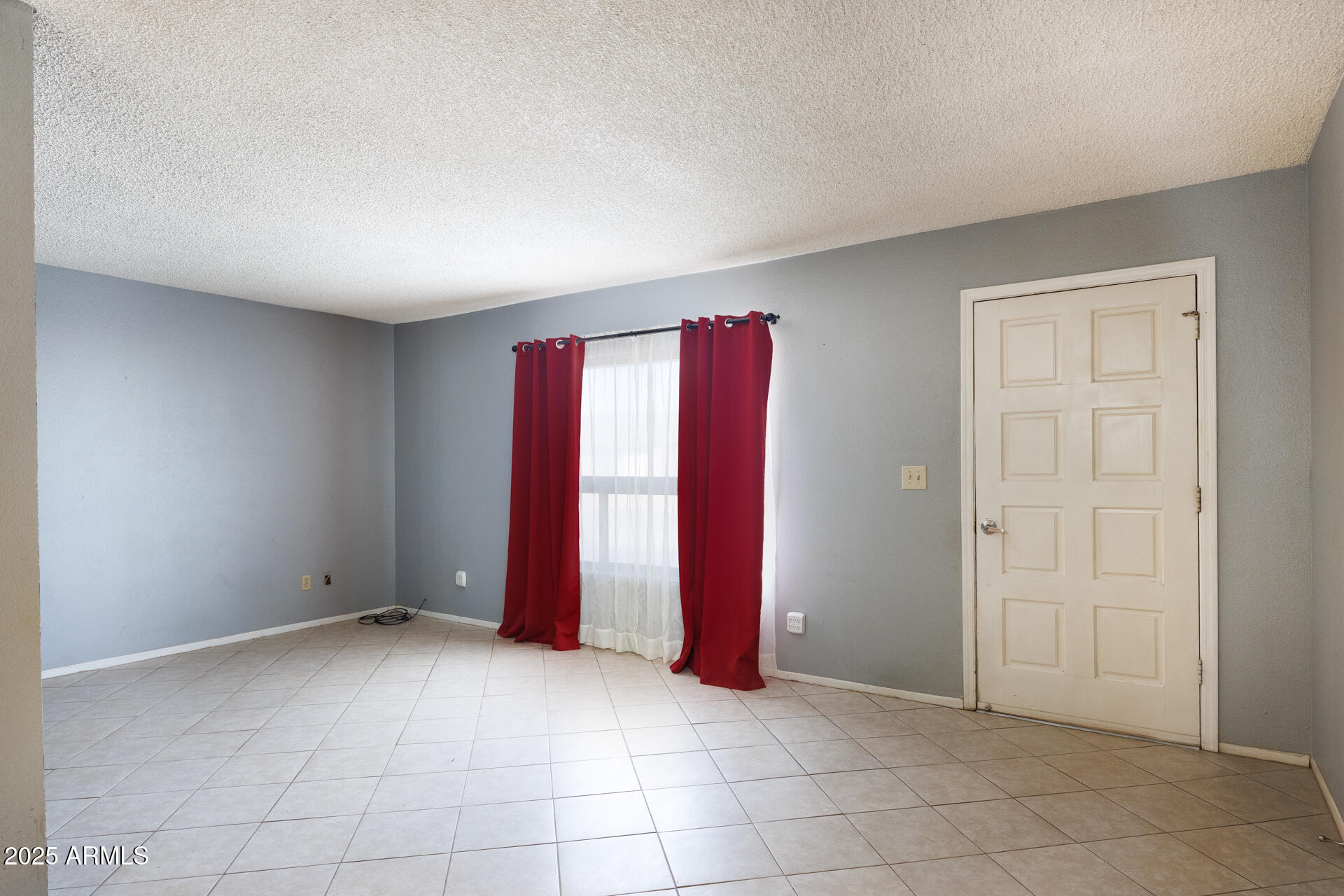 14169 South Tampico Road Arizona City, AZ 85123 - Photo 6 of 38 an empty room with windows