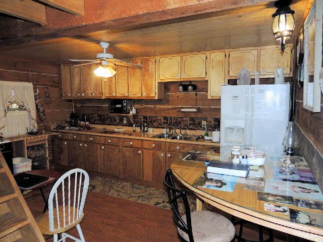 581 Taylor Road Pikeville, TN 37367 - Photo 3 of 37 3 KITCHEN