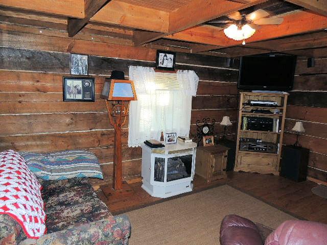 581 Taylor Road Pikeville, TN 37367 - Photo 22 of 37 LIVING ROOM VW 2