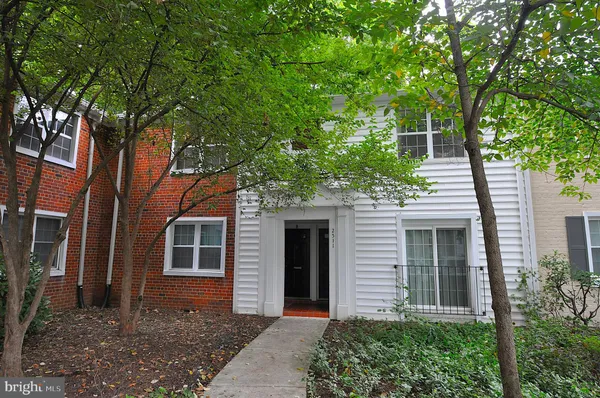 $355,000 | 2511 South Walter Reed Drive, Unit B, Arlington, VA 22206