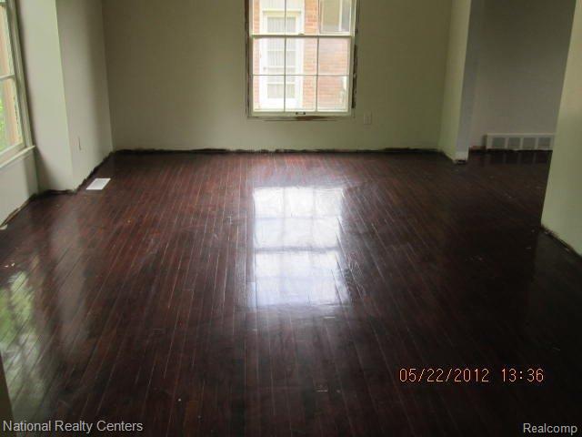 21131 Andover Road Southfield, MI 48076 - Photo 2 of 11 015.JPG