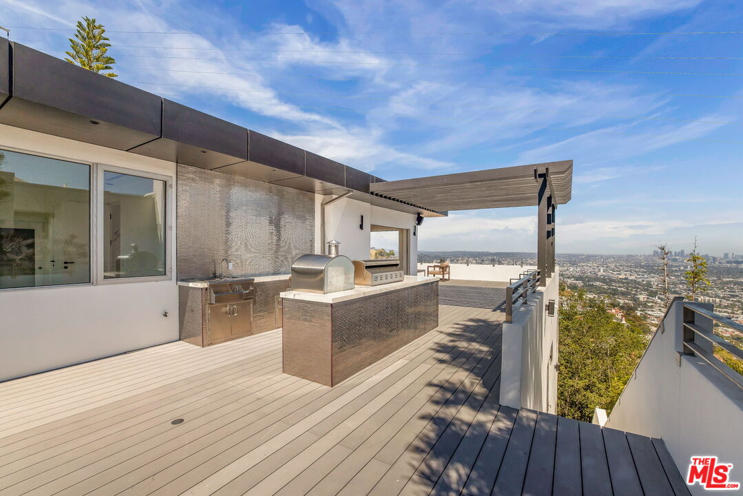1610 Viewmont Drive Los Angeles, CA 90069 - Photo 20 of 22 a view of a terrace with seating area