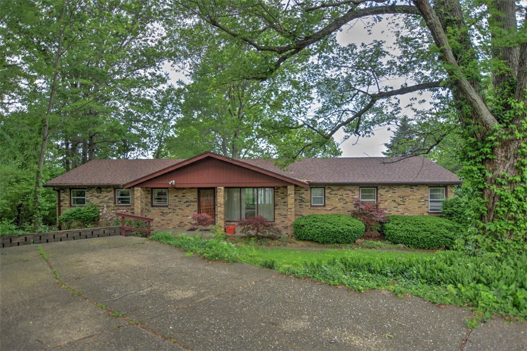 2405 Angle Court Decatur, IL 62521 - Photo 2 of 40