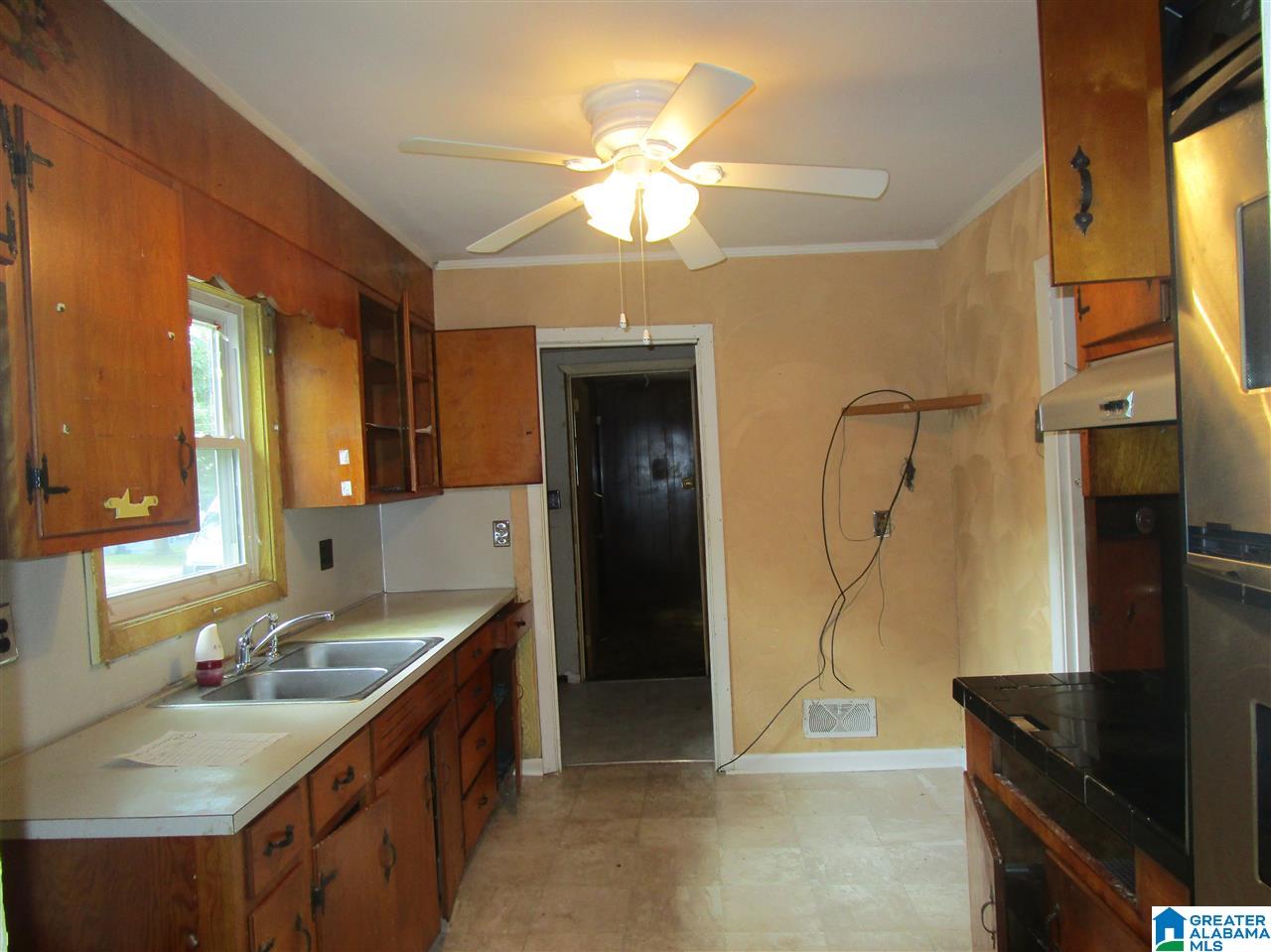 236 25th Street Southwest Birmingham, AL 35211 - Photo 2 of 19