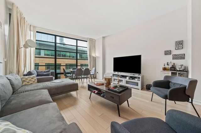 $1,185,000 | 580 Washington Street, Unit 806, Boston, MA 02111