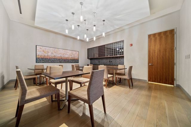 $1,185,000 | 580 Washington Street, Unit 806, Boston, MA 02111
