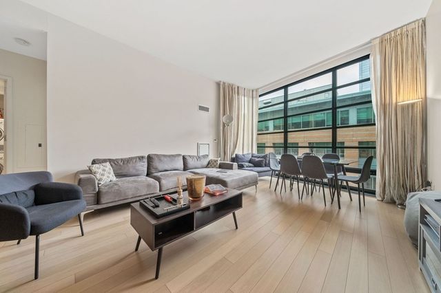 $1,185,000 | 580 Washington Street, Unit 806, Boston, MA 02111