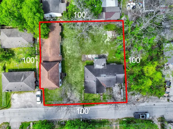 an aerial view of a house with outdoor space lake view