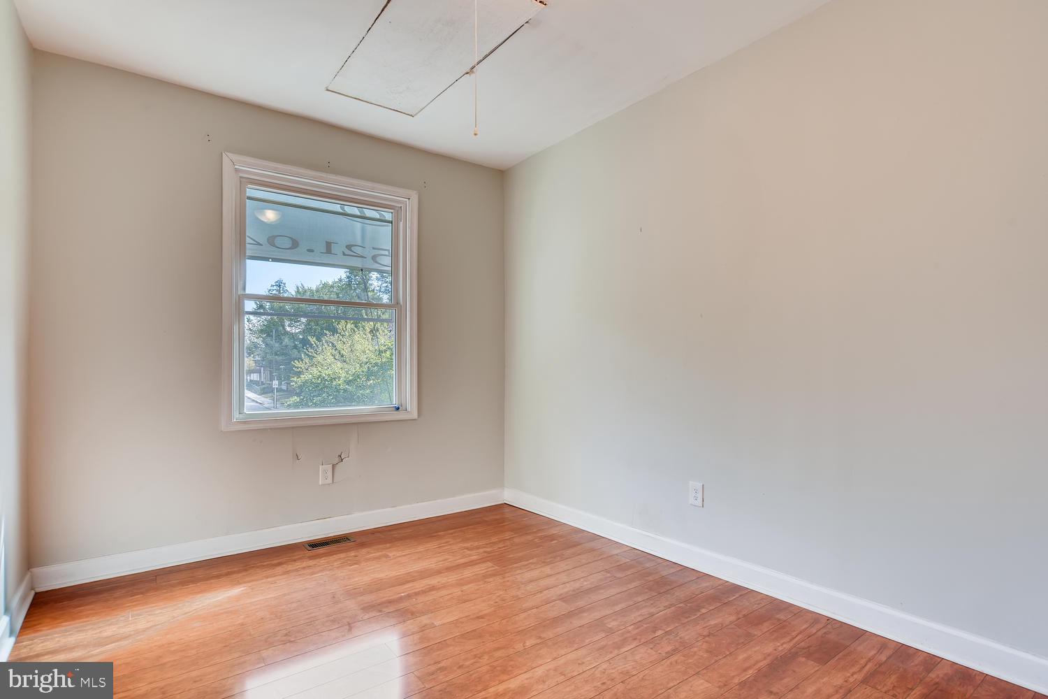 3610 Greenmount Avenue Baltimore, MD 21218 - Photo 19 of 24 an empty room with a window