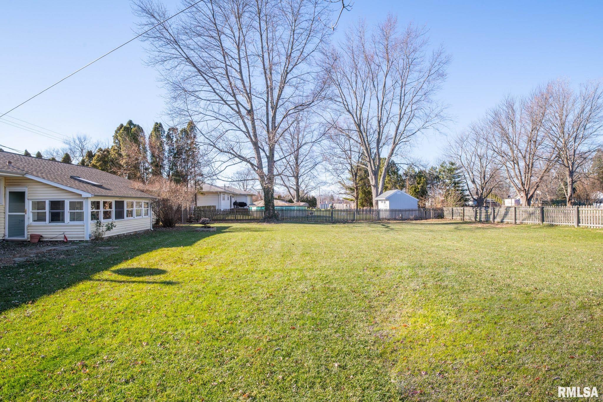 1205 West Ravinwoods Road Peoria, IL 61615 - Photo 7 of 47 Gallery Image 7