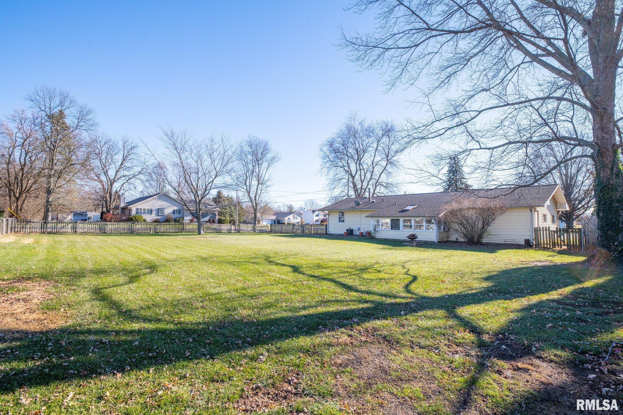1205 West Ravinwoods Road Peoria, IL 61615 - Photo 10 of 47 Gallery Image 10