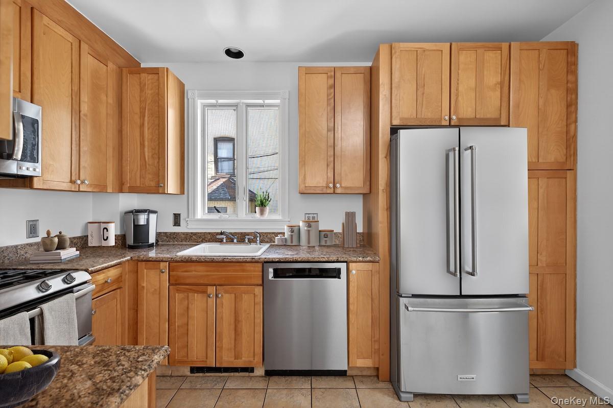 64 Maple Street Dobbs Ferry, NY 10522 - Photo 6 of 36 Modern kitchen
