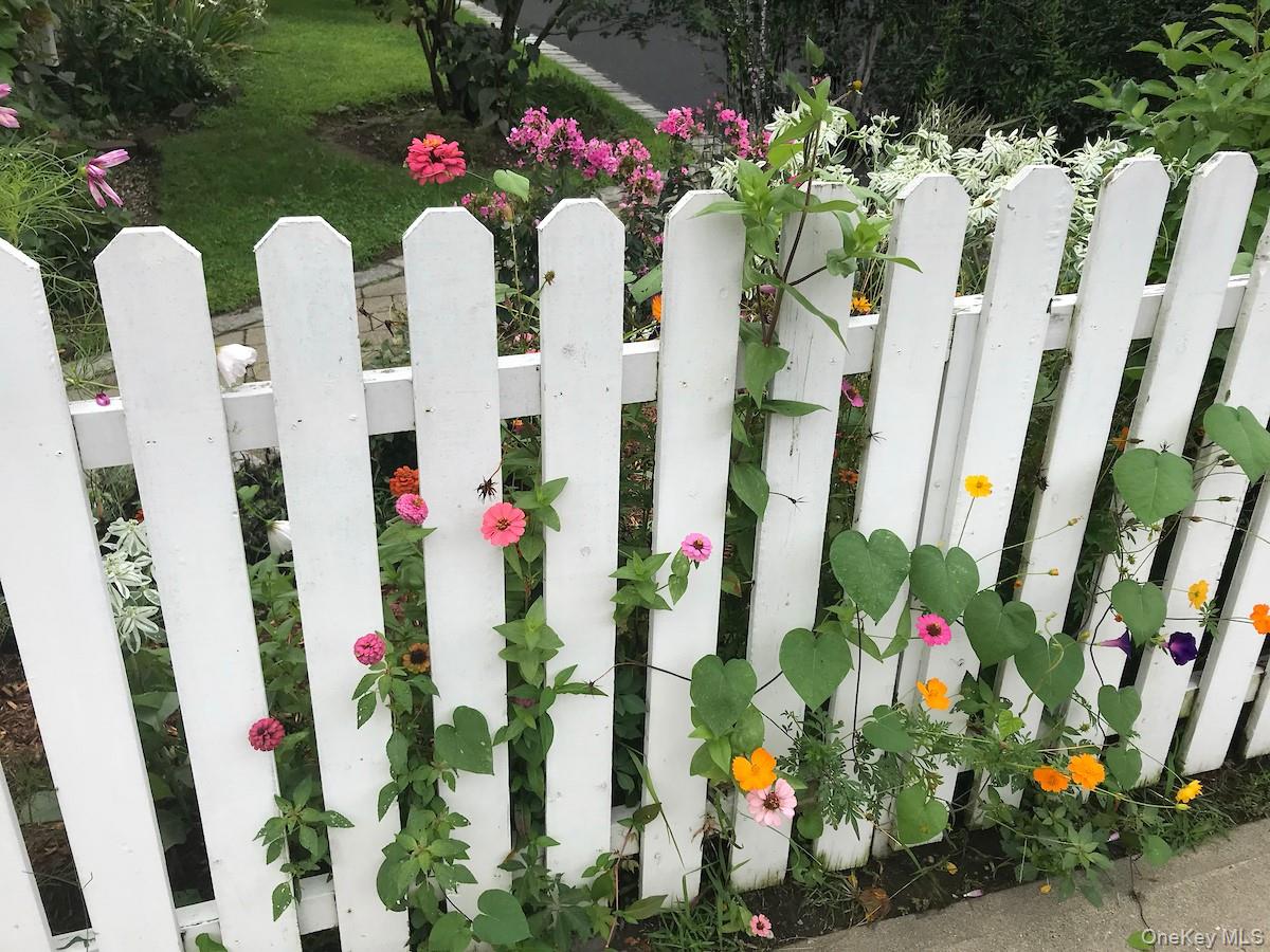 64 Maple Street Dobbs Ferry, NY 10522 - Photo 10 of 36 Pleasing picket fence