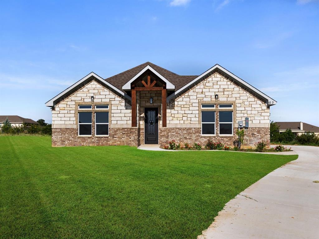 1013 Magnolia Court Springtown, TX 76082 - Photo 3 of 27