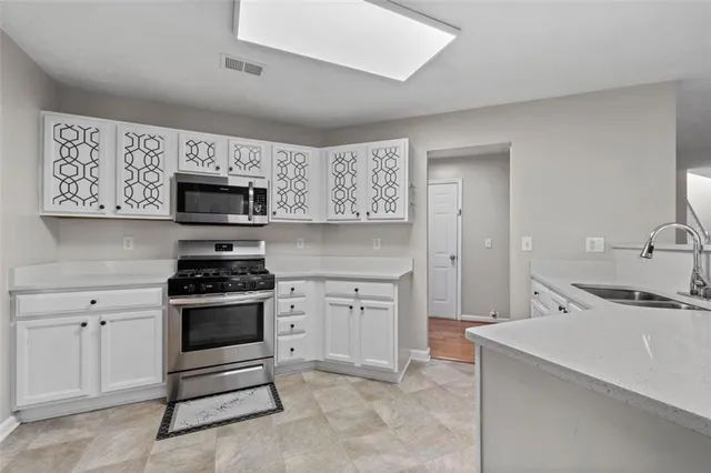 $2,400 | 6115 Riveroak Terrace, Atlanta, GA 30349