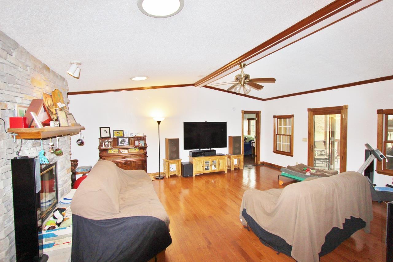 6830 Beasleys Bend Road Lebanon, TN 37087 - Photo 16 of 30 a living room with furniture and a flat screen tv