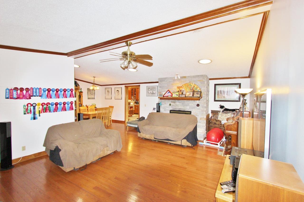 6830 Beasleys Bend Road Lebanon, TN 37087 - Photo 17 of 30 a living room with furniture and a flat screen tv