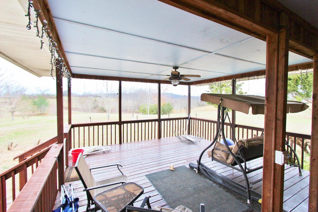 6830 Beasleys Bend Road Lebanon, TN 37087 - Photo 23 of 30 a view of porch with a furniture