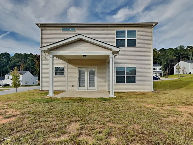 a view of a house with a yard