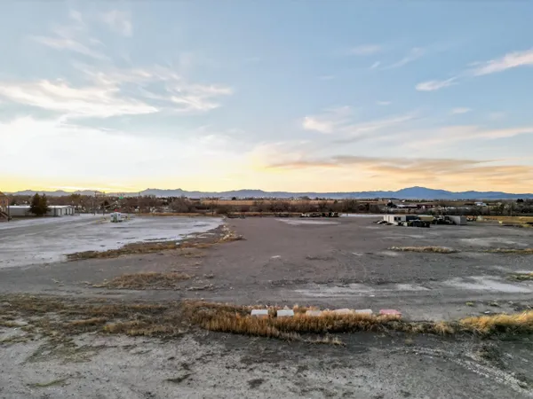$450,000 | 17 N Road, Wheatland, WY 82201
