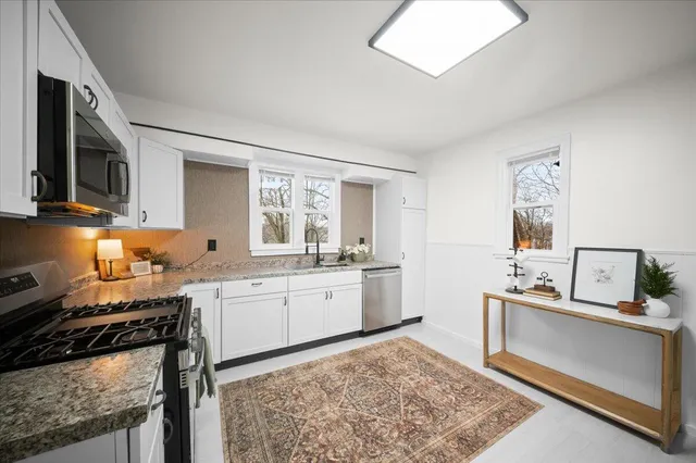 $289,900 | 2610 32nd Street Southeast, Kentwood, MI 49512