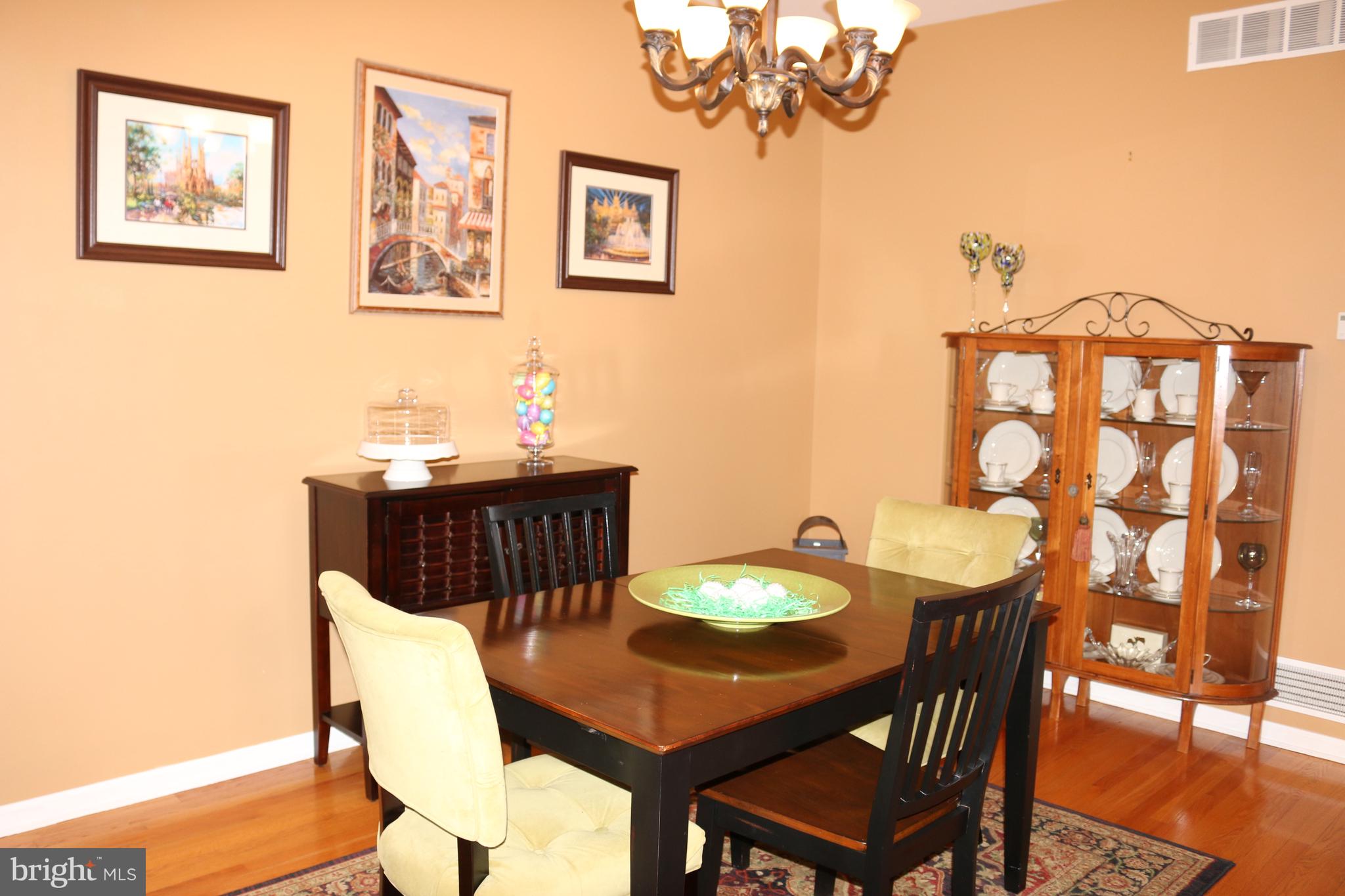 112 Mandalay Drive Bear, DE 19701 - Photo 5 of 22 Ample Dinning Space