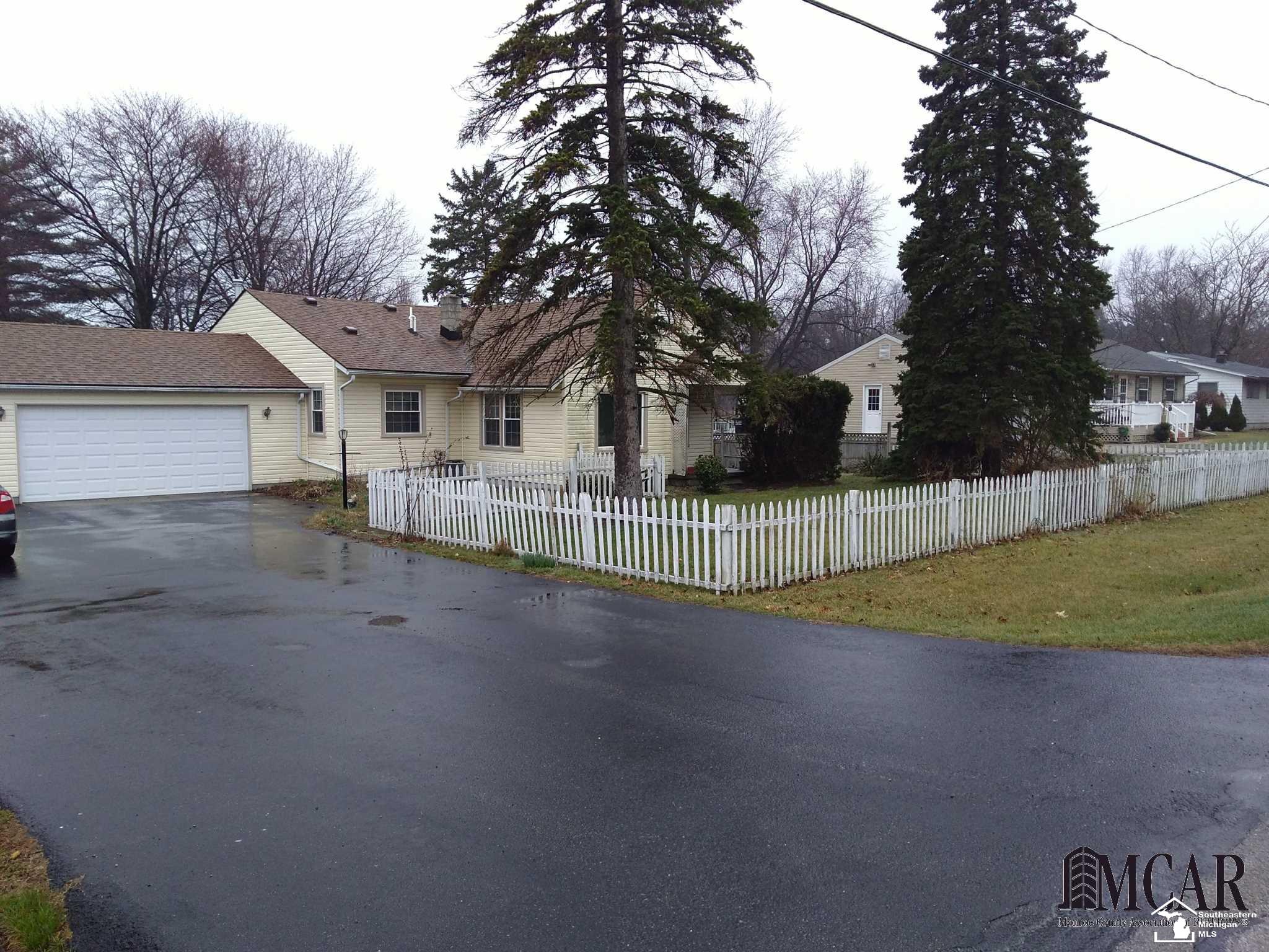 259 East Temperance Road Temperance, MI 48182 - Photo 1 of 7 21430433.JPG