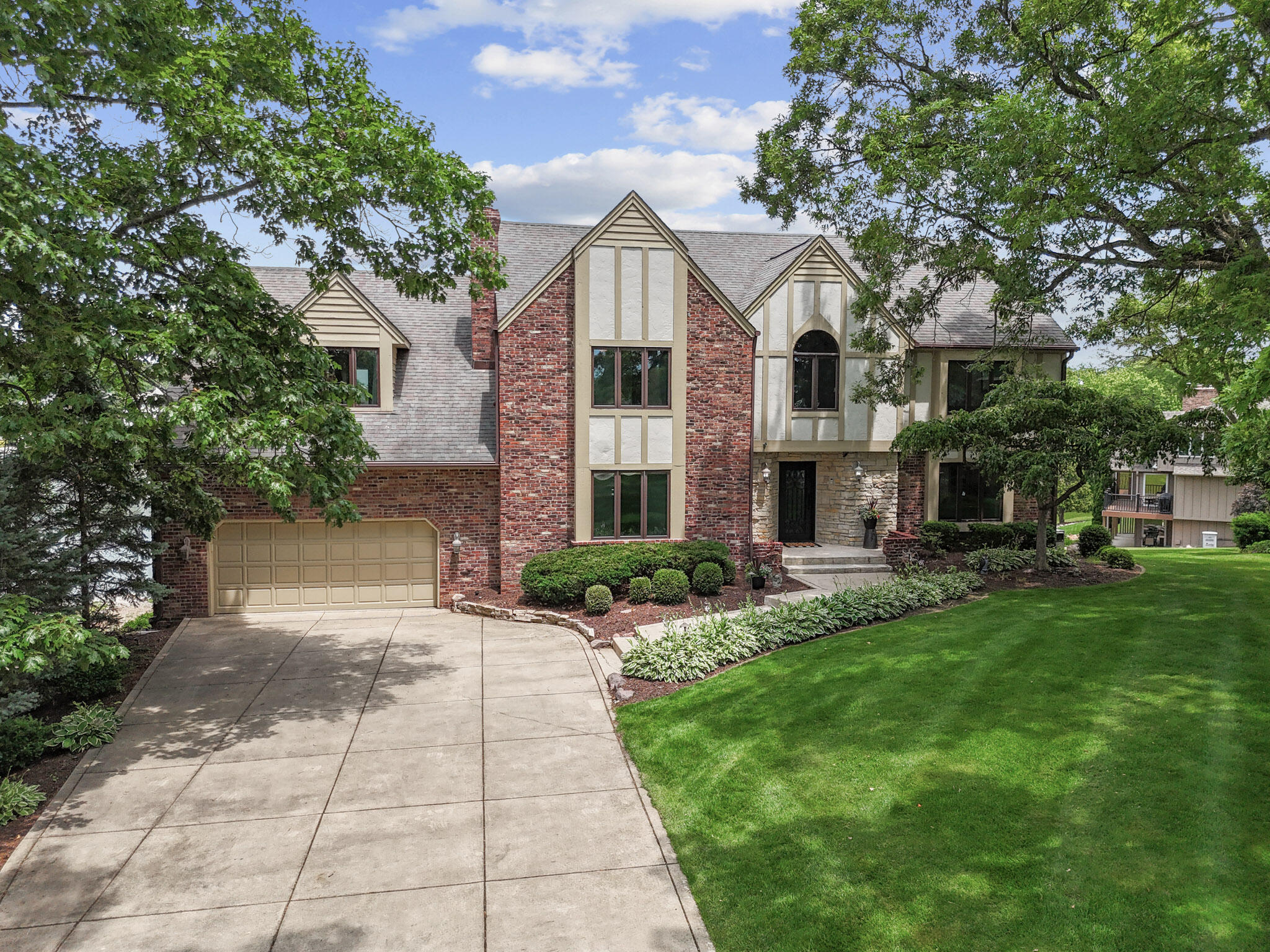 467 Scarborough Road Valparaiso, IN 46385 - Photo 1 of 60 2048x1536