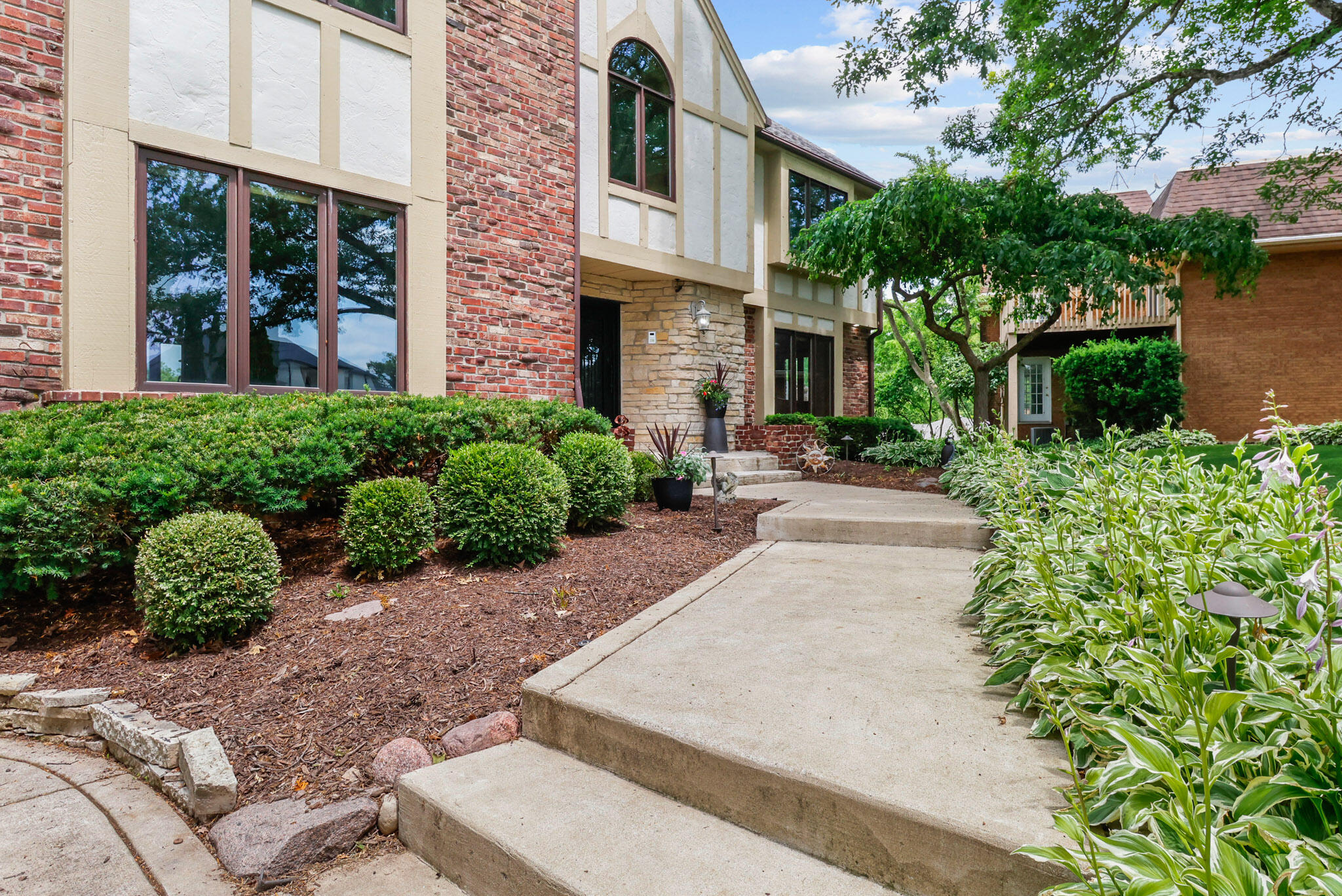 467 Scarborough Road Valparaiso, IN 46385 - Photo 13 of 60 2048x1368