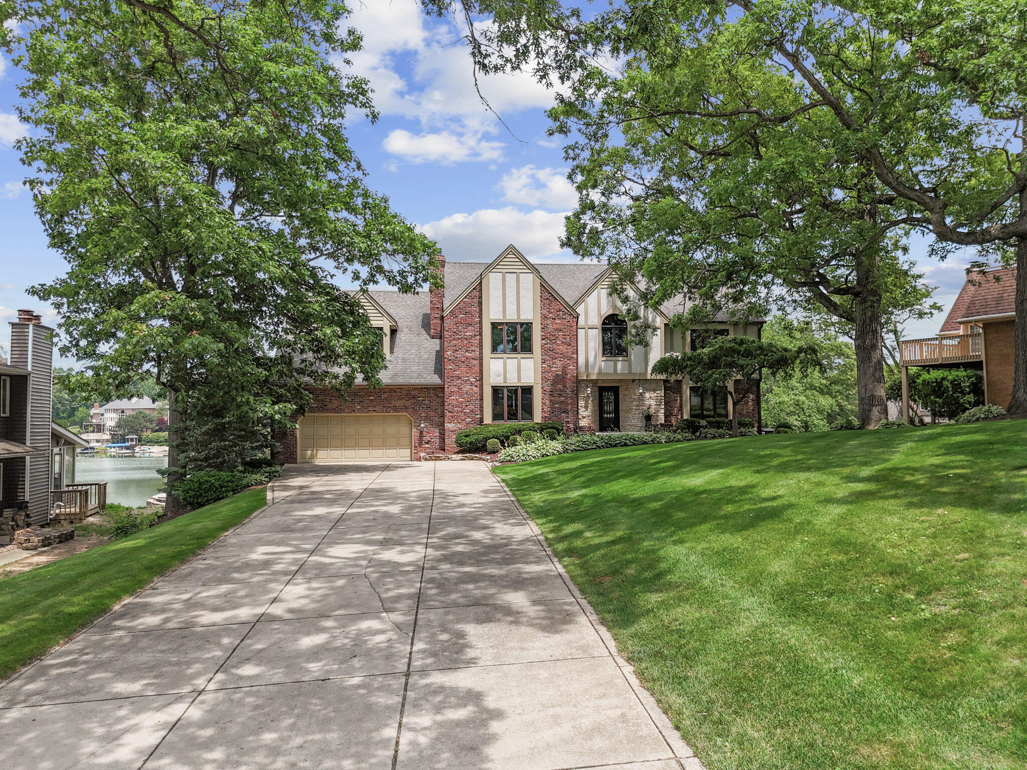 467 Scarborough Road Valparaiso, IN 46385 - Photo 2 of 60 2048x1536