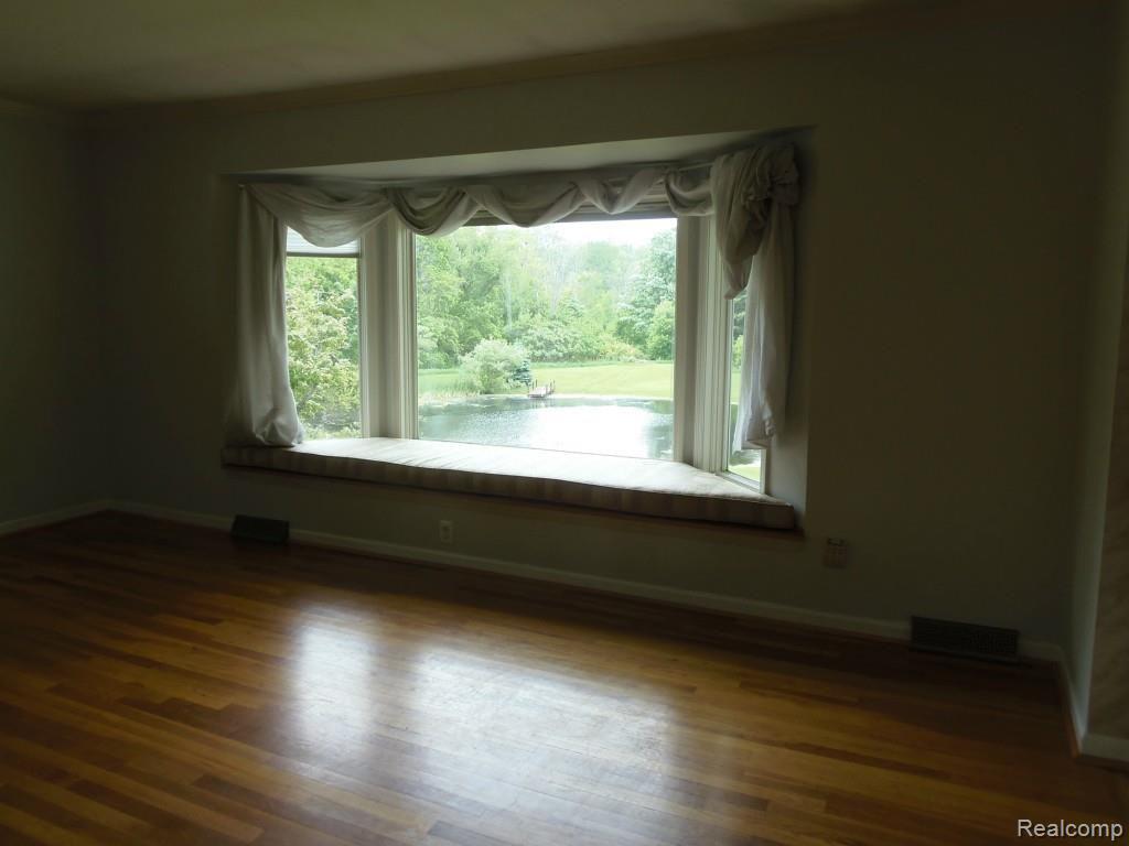 355 North Eager Road Howell, MI 48843 - Photo 9 of 55 110.jpg