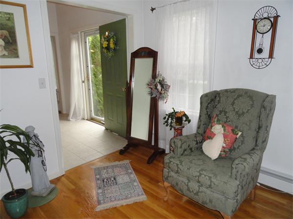17 Lyons Road Dudley, MA 01571 - Photo 4 of 18 Gallery Image 4