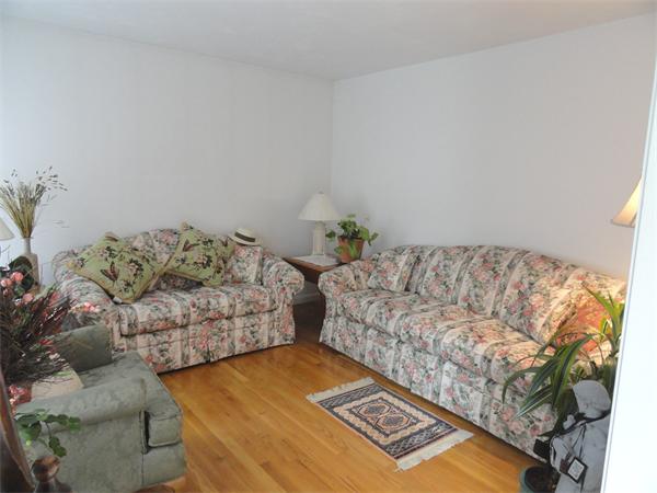 17 Lyons Road Dudley, MA 01571 - Photo 5 of 18 Gallery Image 5