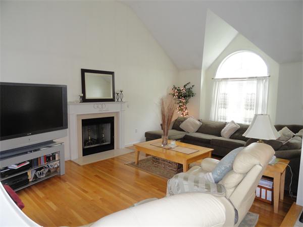 17 Lyons Road Dudley, MA 01571 - Photo 9 of 18 Gallery Image 9